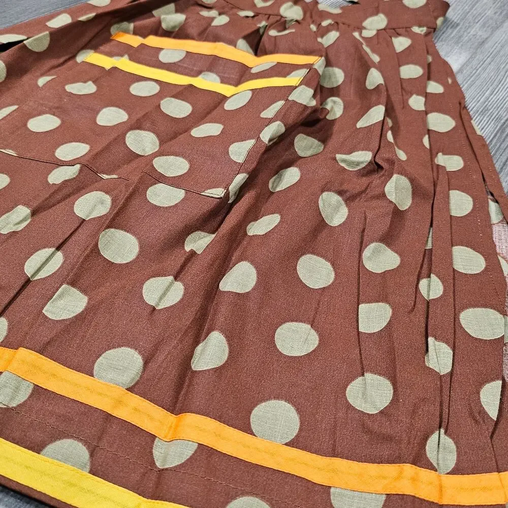 BROWN POLKADOT WAIST APRON – HANDMADE – RETRO STYLE – YELLOW TRIM – CLEAN